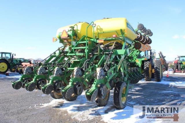 Image of John Deere 1790 equipment image 2