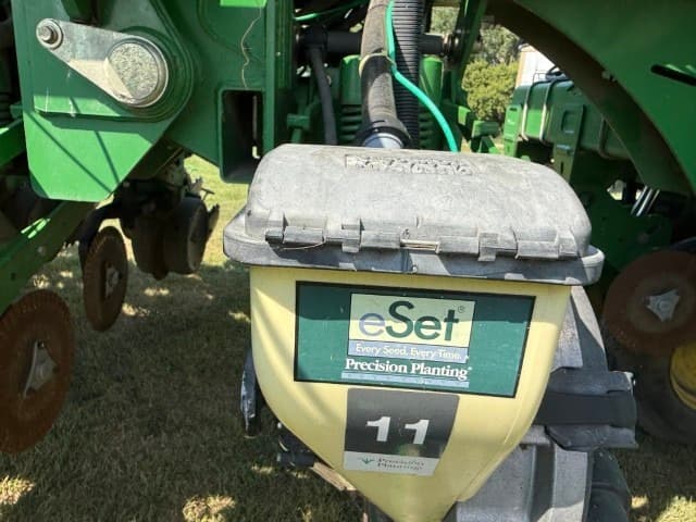 Image of John Deere 1790 equipment image 4