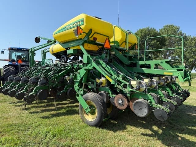 Image of John Deere 1790 equipment image 1