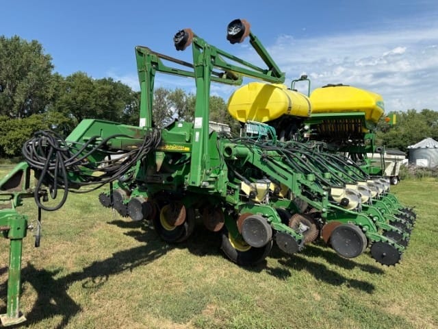 2004 John Deere 1790 Equipment Image0