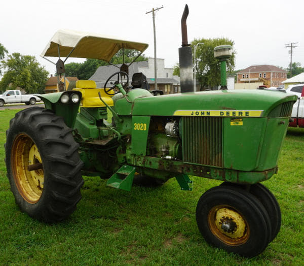 Image of John Deere 3020 equipment image 2