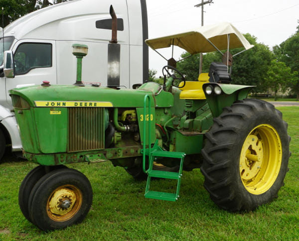 1965 John Deere 3020 Equipment Image0