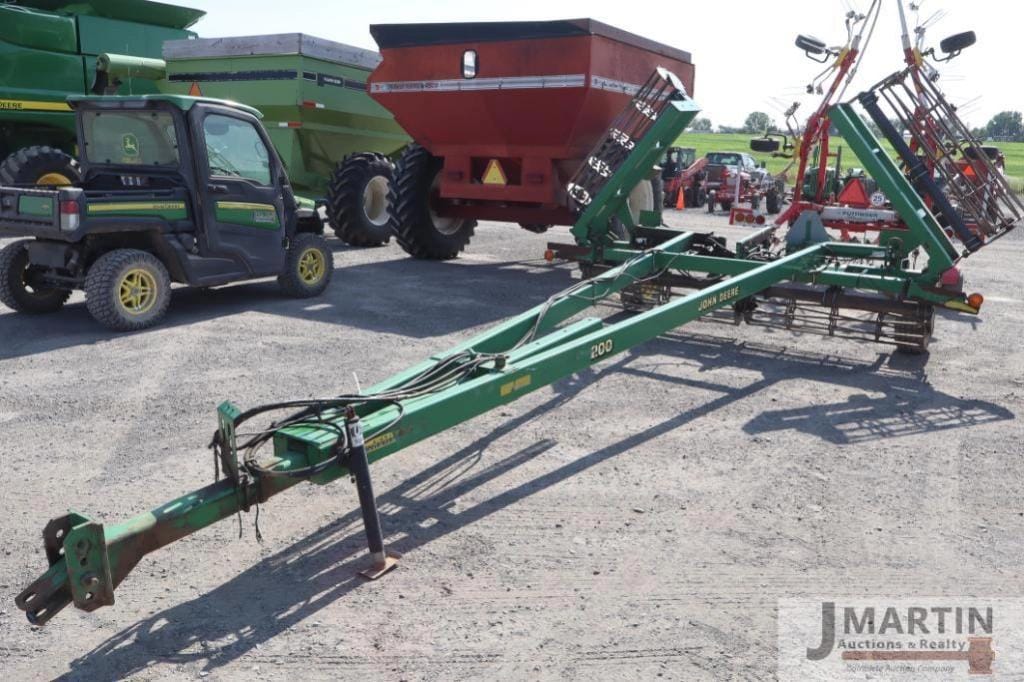 John Deere 200 Equipment Image0