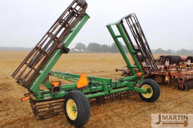 Image of John Deere 200 equipment image 2