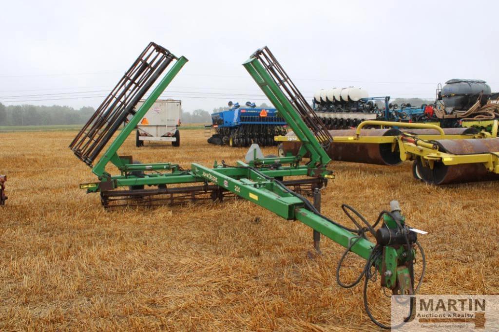 Image of John Deere 200 Primary image