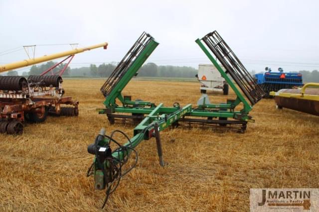 Image of John Deere 200 equipment image 1