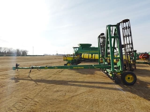 Image of John Deere 200 equipment image 3