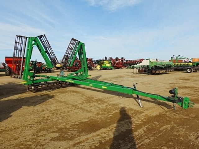 Image of John Deere 200 equipment image 1