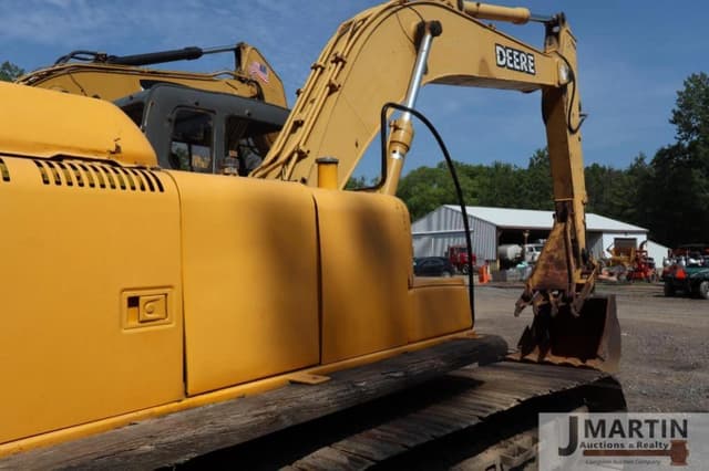 Image of John Deere 200LC equipment image 3