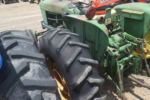 Image of John Deere 2010 equipment image 1