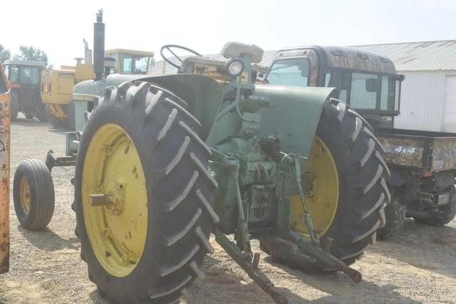 Image of John Deere 2010 equipment image 1