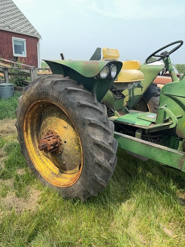 Image of John Deere 2010 equipment image 1
