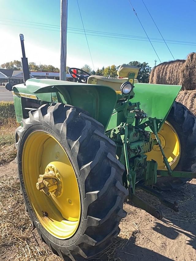 Image of John Deere 2010 equipment image 2