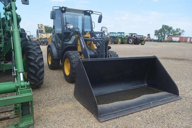 Image of John Deere 204L equipment image 3