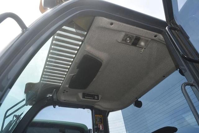 Image of John Deere 204L equipment image 4