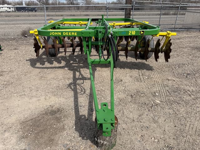 Image of John Deere 210 equipment image 4
