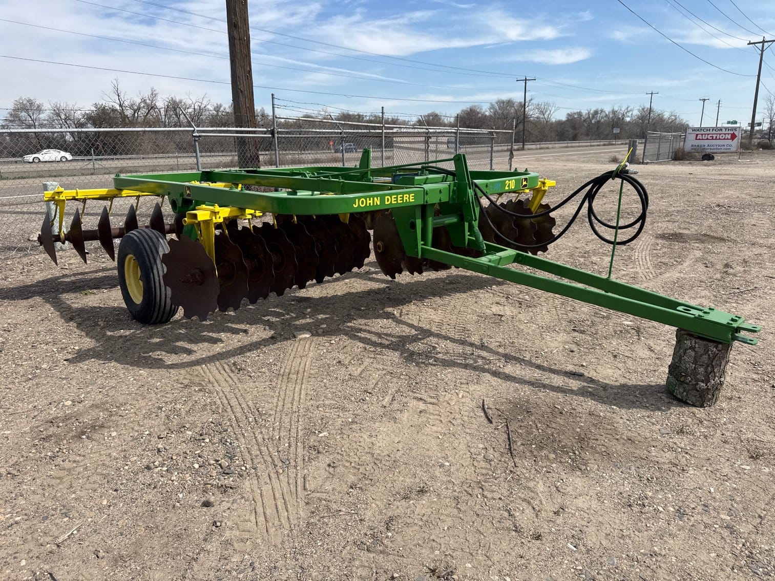 John Deere 210 Equipment Image0