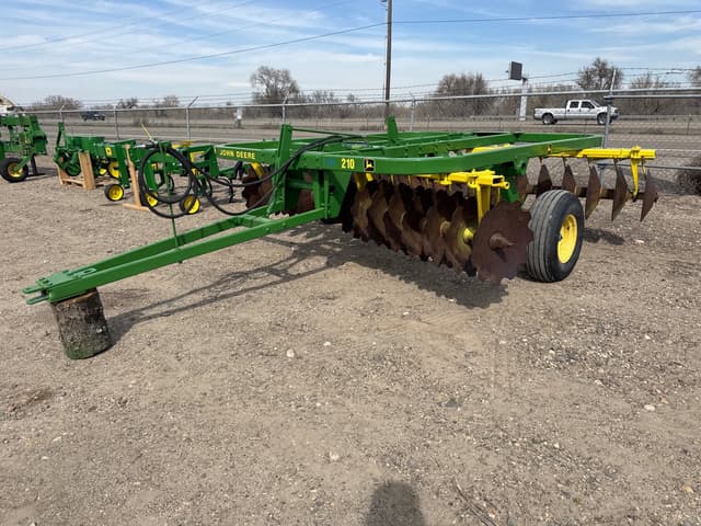 Image of John Deere 210 equipment image 1