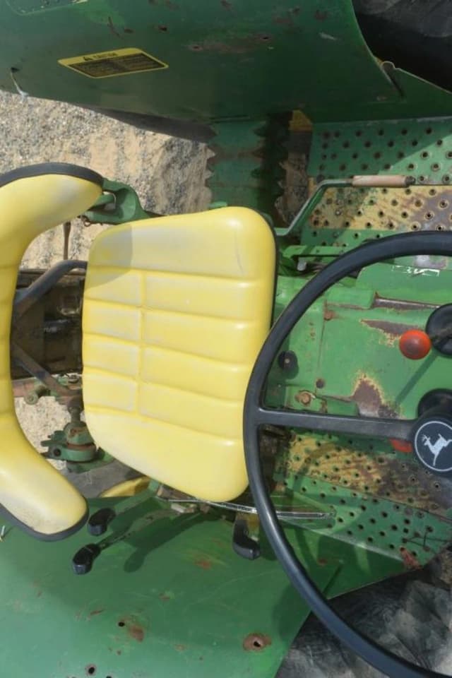 Image of John Deere 2150 equipment image 4