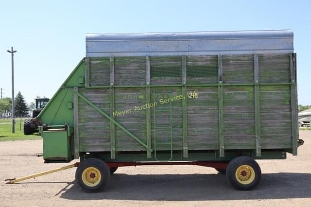 Image of John Deere 216 equipment image 4