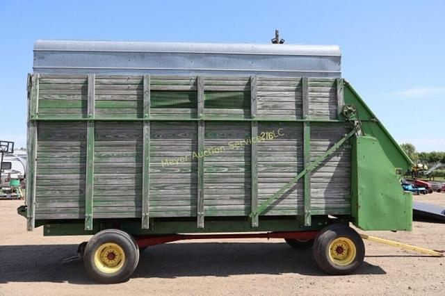 Image of John Deere 216 equipment image 2