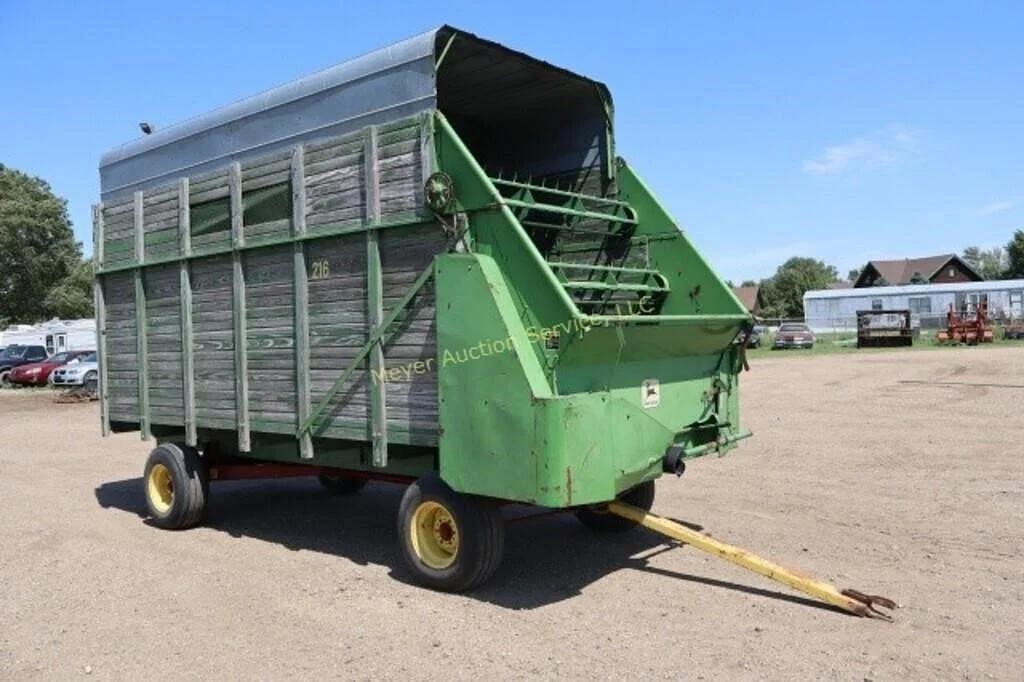 Image of John Deere 216 Primary image
