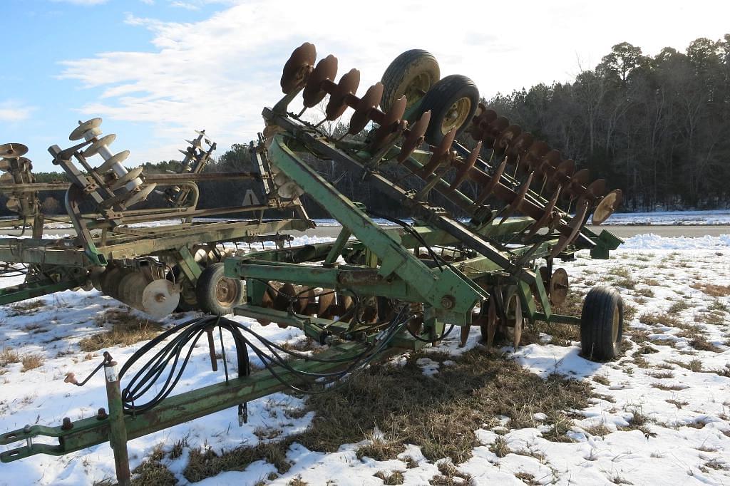 Image of John Deere 220 Primary image