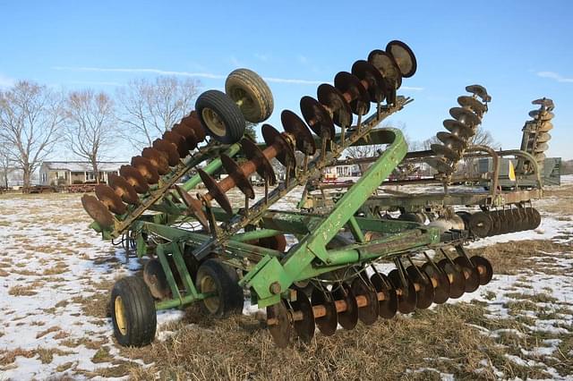 Image of John Deere 220 equipment image 3