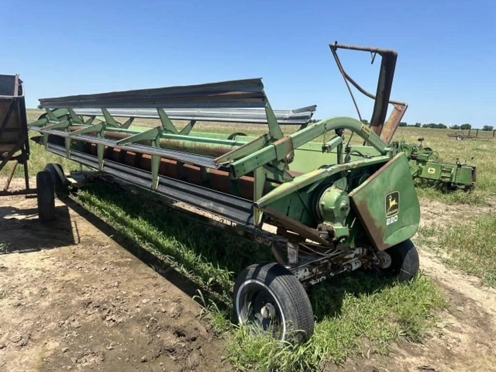 Image of John Deere 220 Primary image