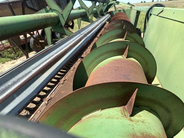 Image of John Deere 220 equipment image 3
