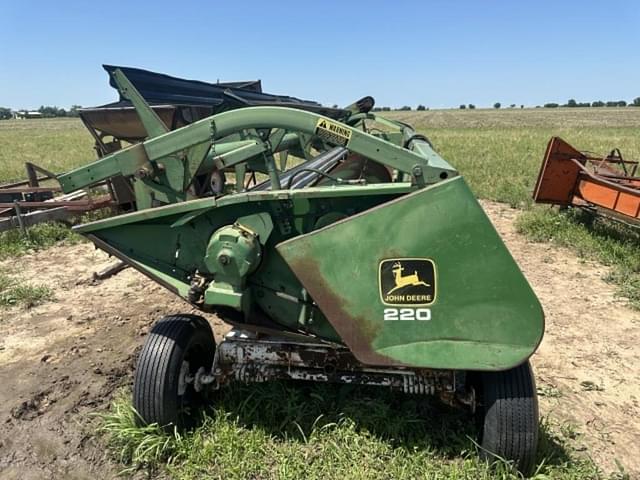 Image of John Deere 220 equipment image 1