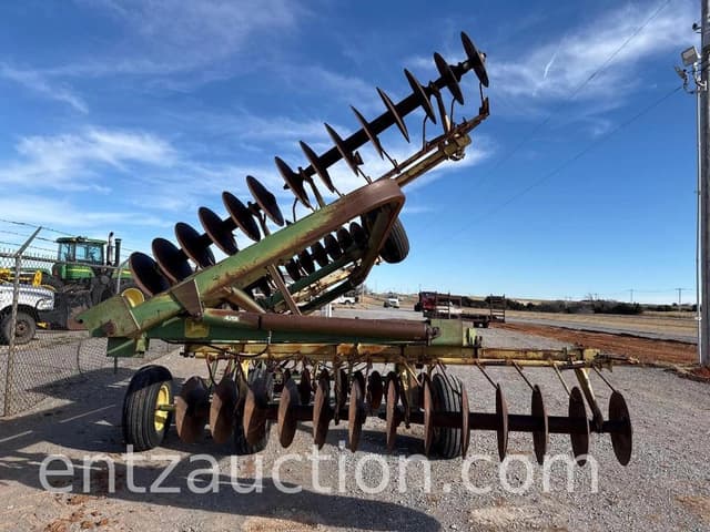 Image of John Deere 220 equipment image 2