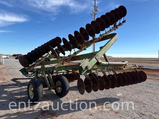 Image of John Deere 220 equipment image 1