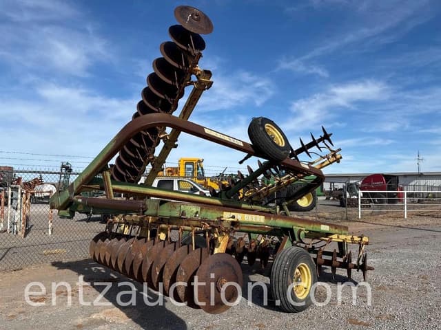 Image of John Deere 220 equipment image 3