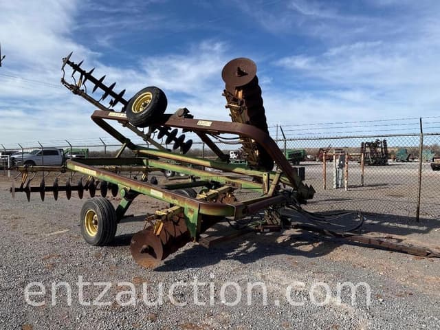 Image of John Deere 220 equipment image 4