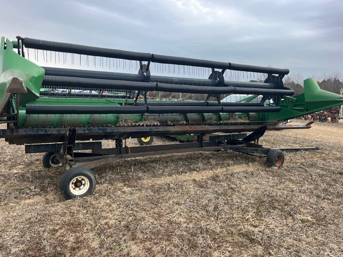 John Deere 220 Equipment Image0