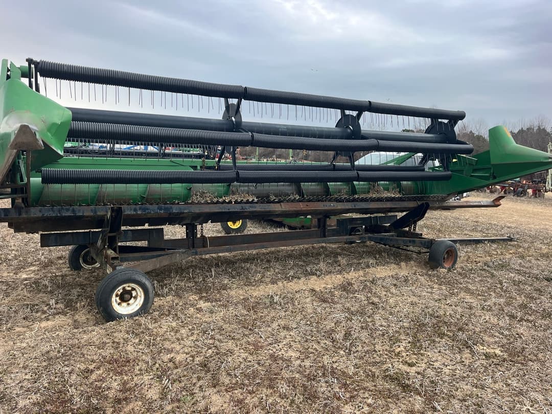 Image of John Deere 220 Primary image