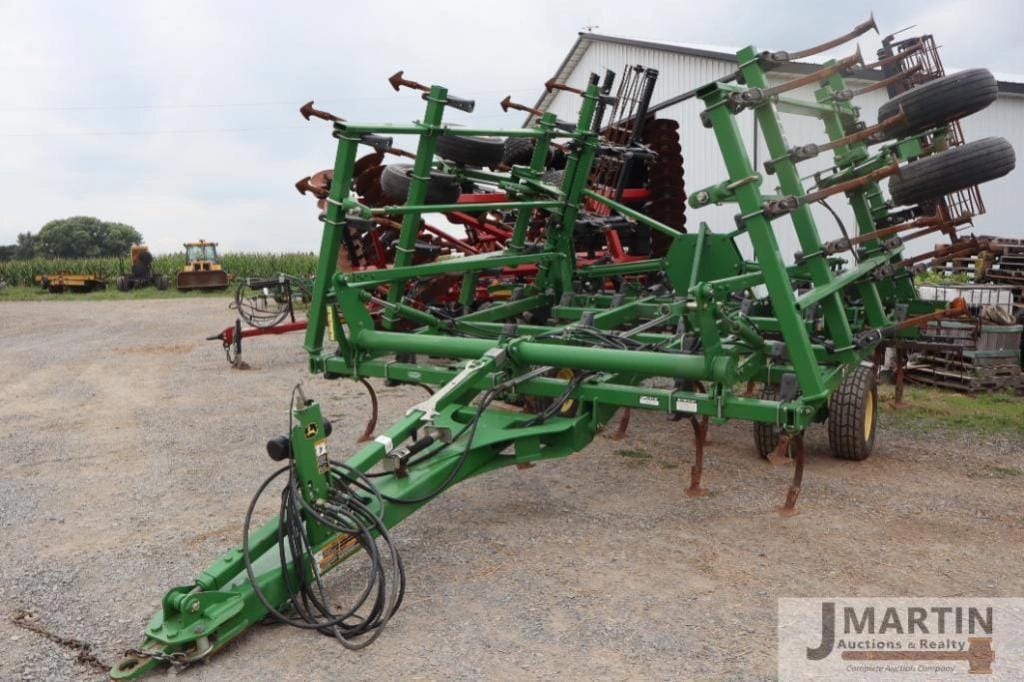 John Deere 2210 Equipment Image0
