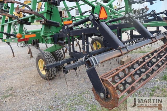 Image of John Deere 2210 equipment image 3