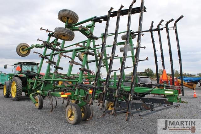 Image of John Deere 2210 equipment image 2