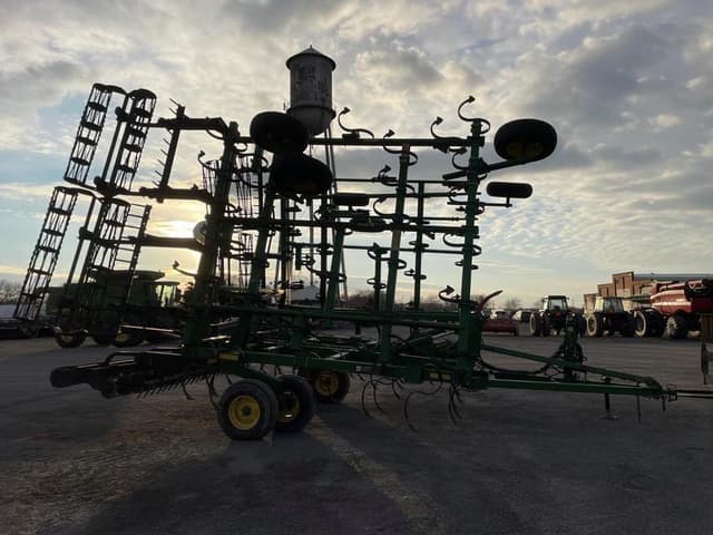 Image of John Deere 2210 equipment image 2