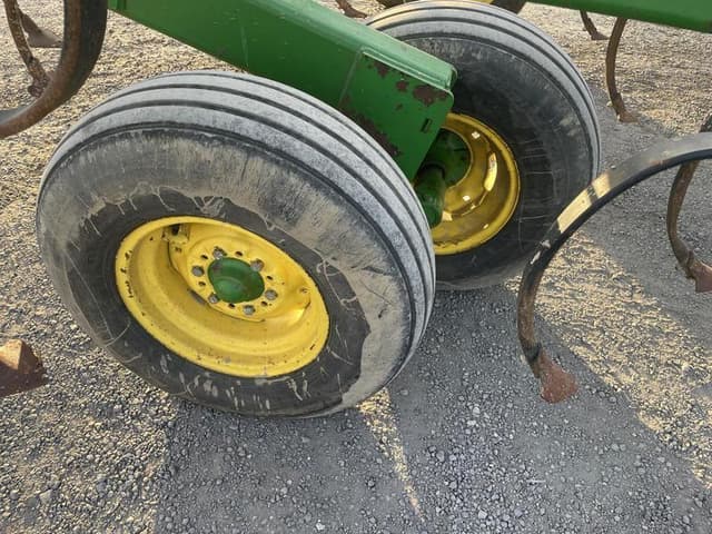 Image of John Deere 2210 equipment image 4