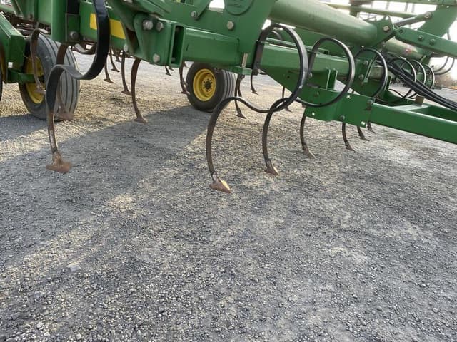 Image of John Deere 2210 equipment image 1