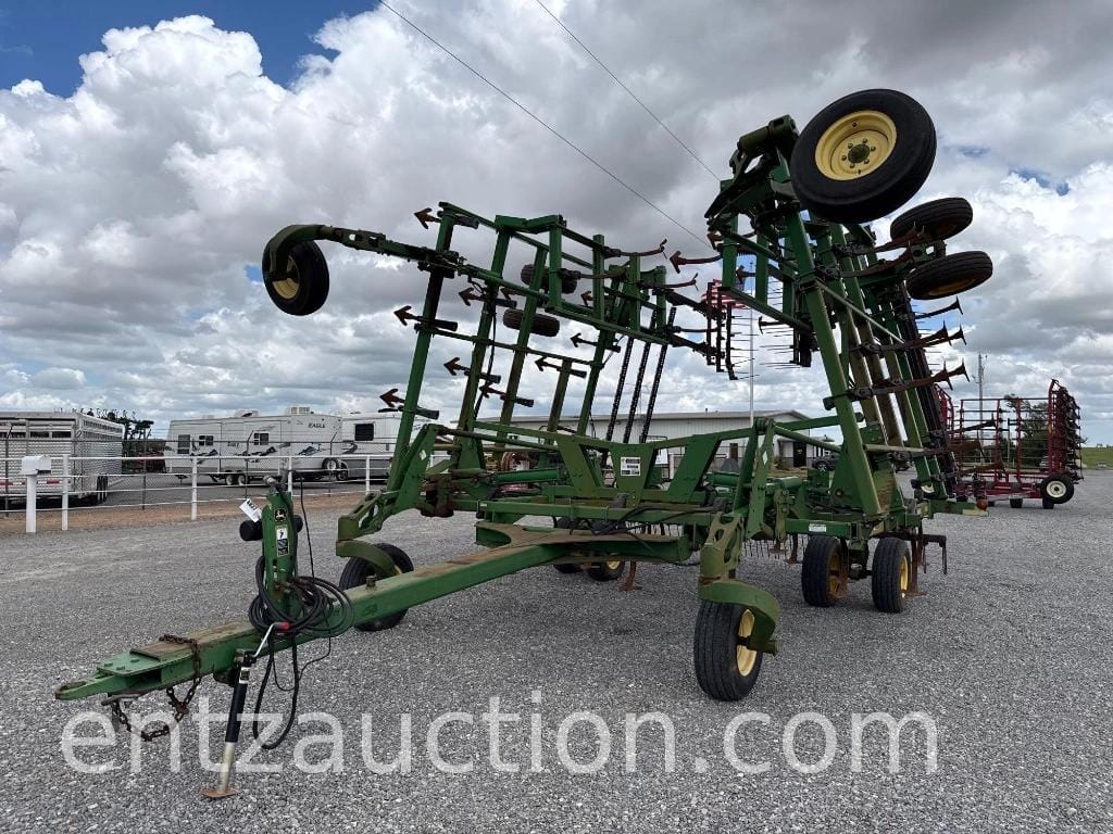 John Deere 2210 Equipment Image0