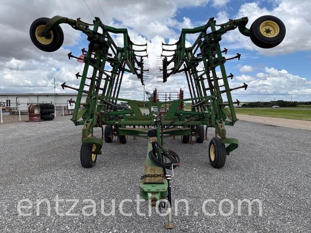 Image of John Deere 2210 equipment image 1