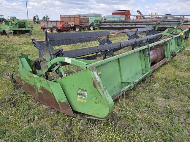 Image of John Deere 224 equipment image 1