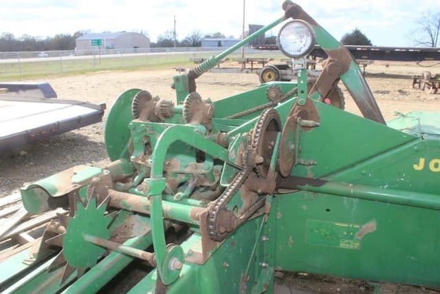 Image of John Deere 224 equipment image 4