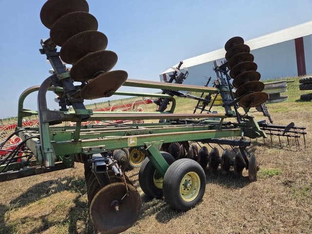 Image of John Deere 230 equipment image 1