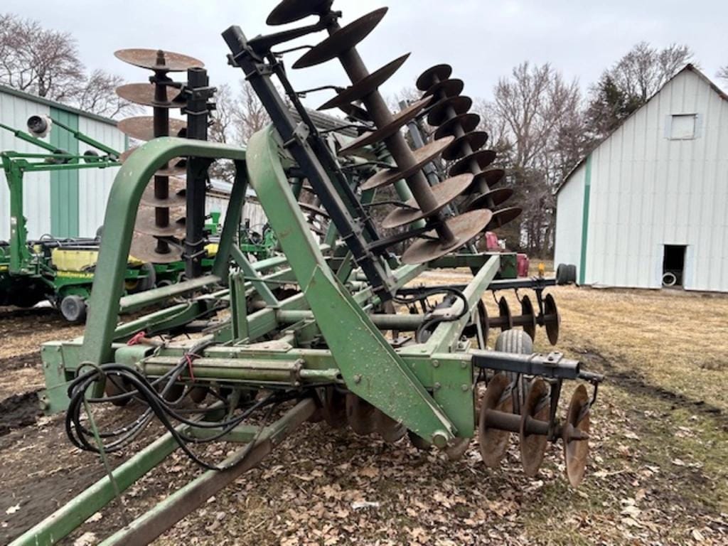 John Deere 230 Equipment Image0