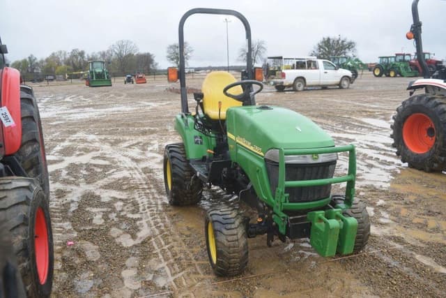 Image of John Deere 2305 equipment image 3